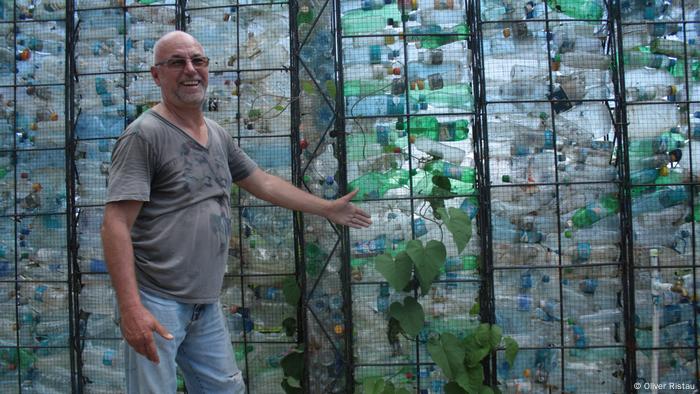 Panama Isla Colon Gebäude aus Plastikflaschen (Oliver Ristau)
