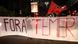 "Fora Temer", diz faixa de manifestantes em protesto em São Paulo após revelação de áudio comprometendo presidente brasileiro "Fora Temer", diz faixa de manifestantes em protesto em São Paulo após revelação de áudio comprometendo presidente brasileiro