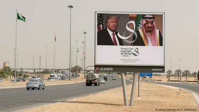 Saudi Arabien Riad Plakate Besuch US Präsident Trump (picture-alliance/AA/E. Abdelrehim )