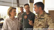 وزيرة الدفاع الألمانية تزور جنودها بقاعدة الأزرق في الأردن