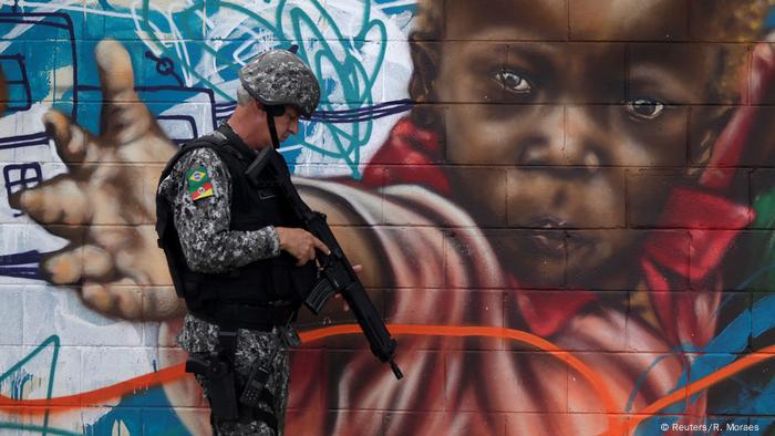 Brasilien Polizeieinsatz gegen Drogen (Reuters/R. Moraes )