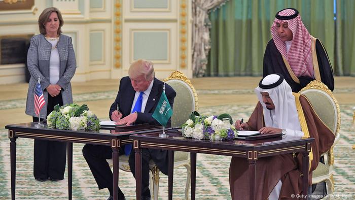 Résultat de recherche d'images pour "‫ترامب في السعودية‬‎"