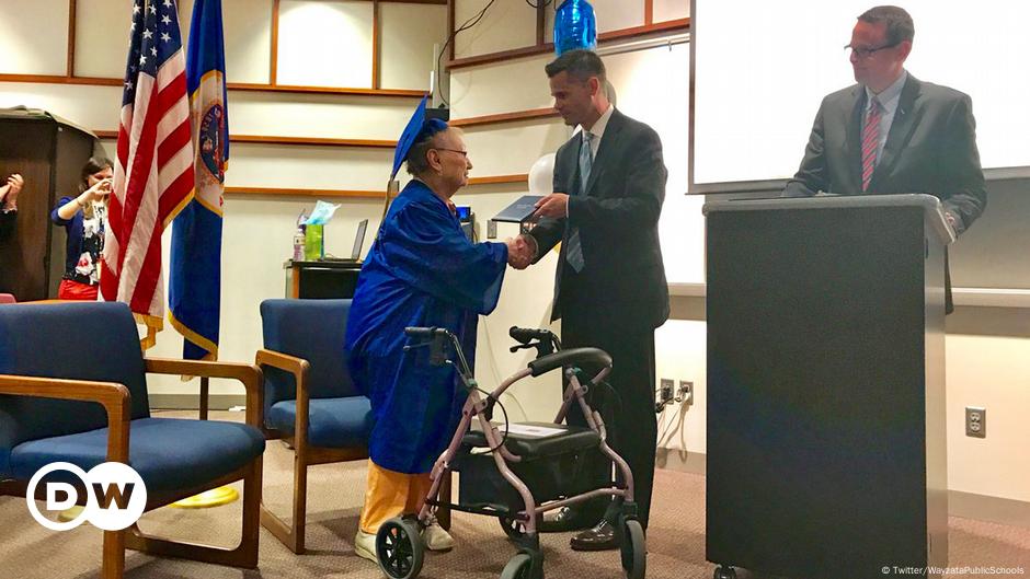 Holocaust Survivor Gets Diploma 71 Years Later Dw 05202017 