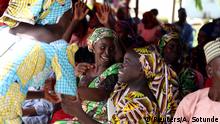 Las chicas liberadas de Chibok: alegría y lágrimas en familia