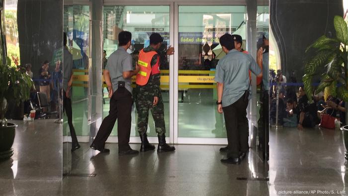 Explosión en hospital militar de Bangkok (picture-alliance/AP Photo/S. Lalit)