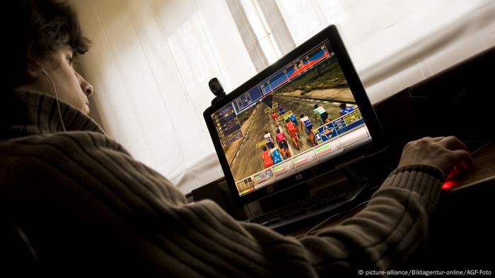 Kind spielt Videospiel (picture-alliance/Bildagentur-online/AGF-Foto)