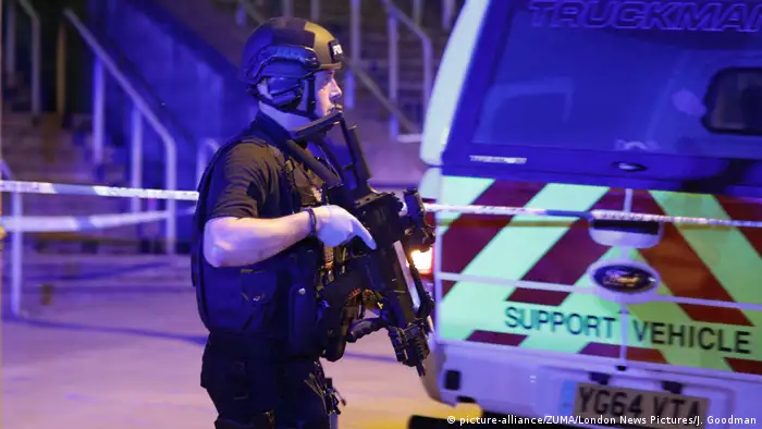 Großbritannien Polizeieinsatz in Manchester (picture-alliance/ZUMA/London News Pictures/J. Goodman)