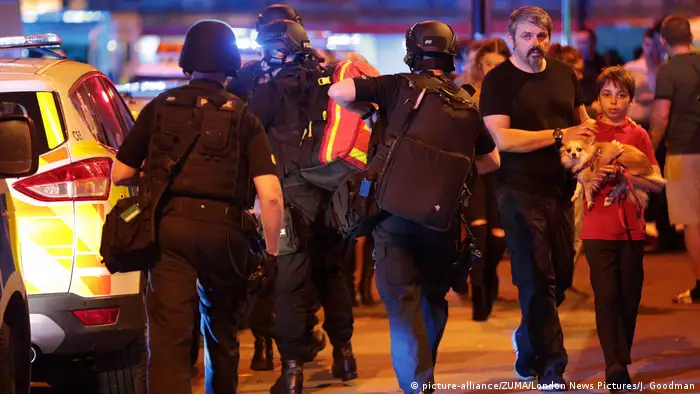 Großbritannien Polizeieinsatz in Manchester (picture-alliance/ZUMA/London News Pictures/J. Goodman)