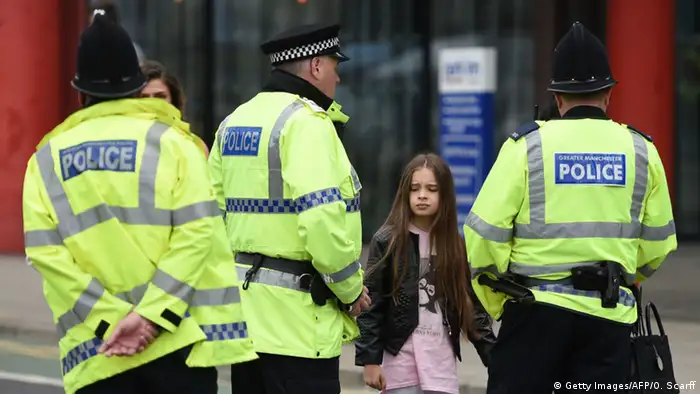 Großbritannien Tag nach dem Anschlag in Manchester (Getty Images/AFP/O. Scarff)