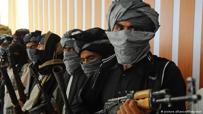 Afghanistan Symbolbild Taliban-Kämpfer (picture alliance/Photoshot)