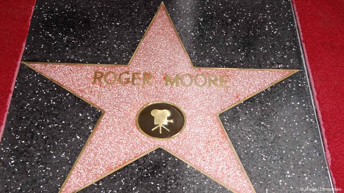 Bild vom Stern für Roger Moore auf dem Walk of Fame in Hollywood (Imago/Zumapress)