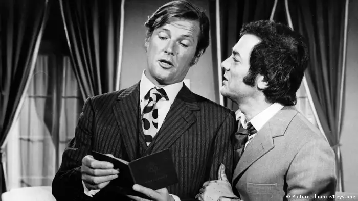 Roger MOORE und Tony CURTIS in 'Die 2', 1972