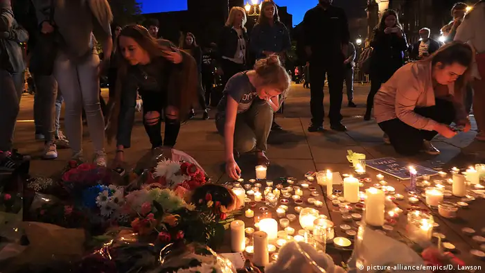 UK | Trauerbekundungen nach dem Anschlag in Manchester