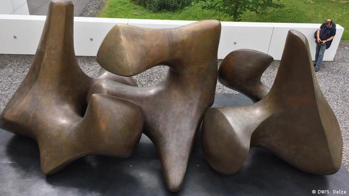 Ausstellung Henry Moore - Vision - Creation - Obsession im Hans Arp Museum Rolandseck, Skulptur Vertebrae (Foto: DW/S. Oelze)