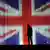 Черный силуэт мужчины на фоне британского флага