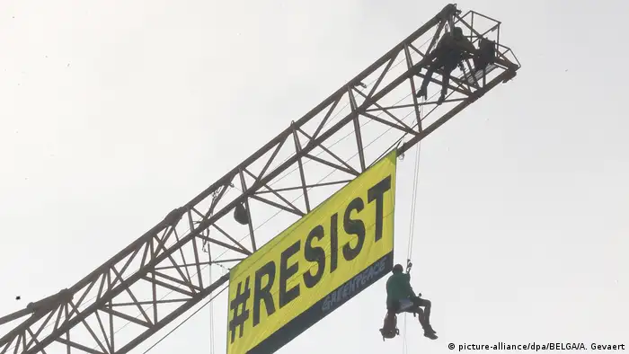 Belgien Greenpeace-Protest gegen Donald Trump in Brüssel