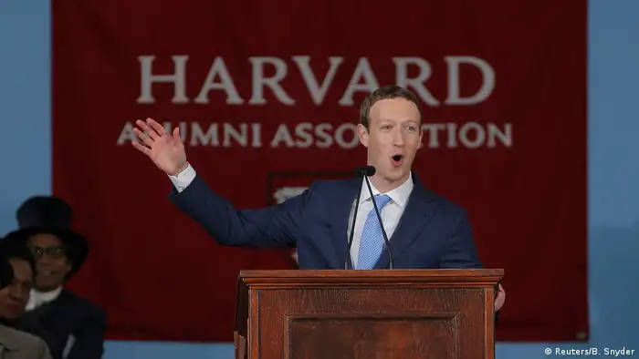 USA Mark Zuckerberg erhält Ehrendoktortitel der Harvard Universität (Reuters/B. Snyder)