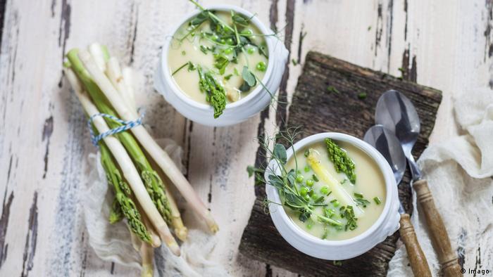 Asparagus cream soup (Imago)