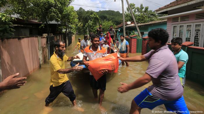 Sri Lanka - Überschwemmung (picture-alliance/AP Photo/E. Jaywardena)