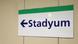 Ein Schild mit der Aufschrift "Stadyum" (Foto: Picture Alliance) Ein Schild mit der Aufschrift "Stadyum" (Foto: Picture Alliance)