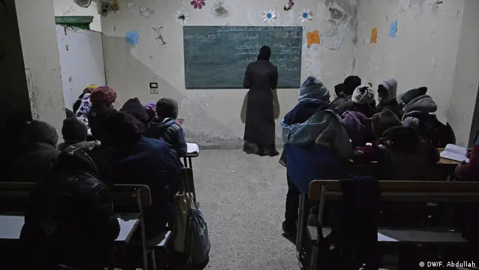 Escuela bajo tierra en Duma.