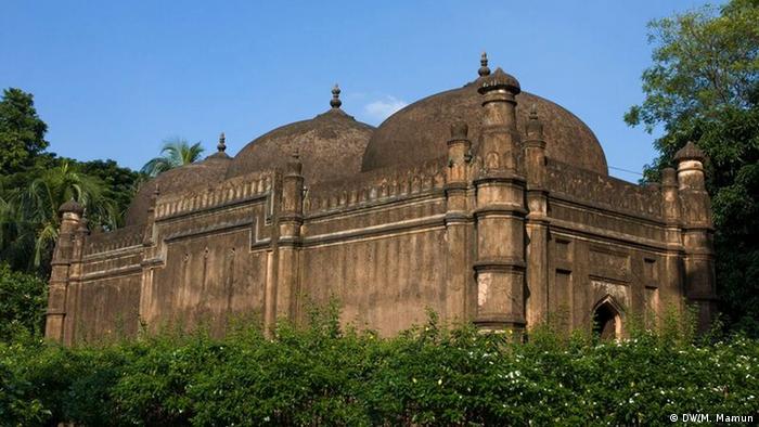 Bangladesch Alte Moschee in Dhaka - Hazi Shahbaz (DW/M. Mamun)