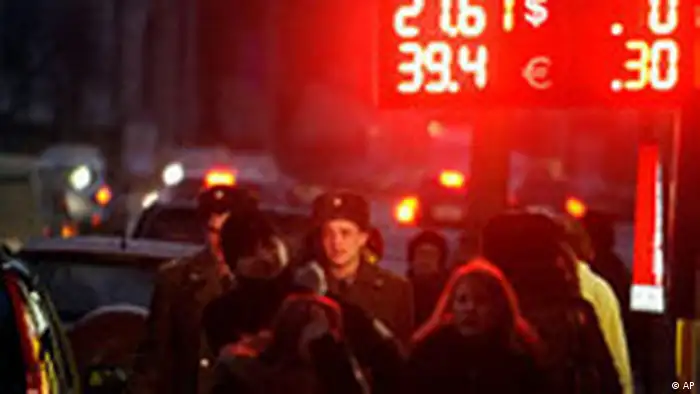 Russland Währung Rubel gegen Dollar gefallen Straße in Moskau