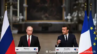 Frankreich Pressekonferenz von Emmanuel Macron und Vladimir Putin in Versailles