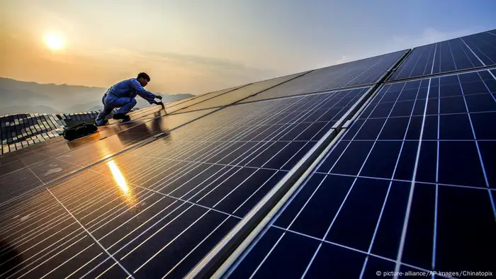 Solarenergie in Chinas Fujian Provinz (picture-alliance/AP Images/Chinatopix)