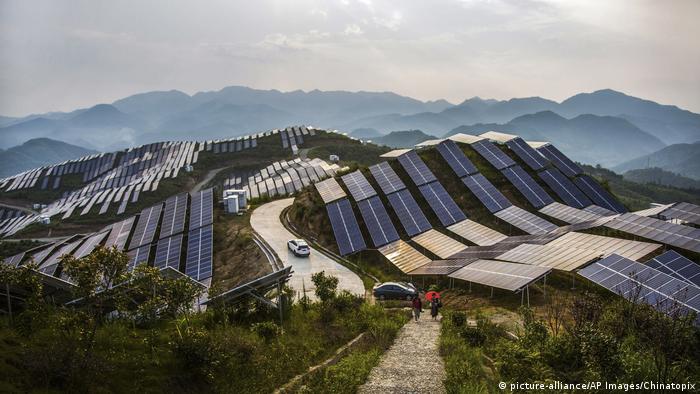 Solarenergie in China (picture-alliance/AP Images/Chinatopix)