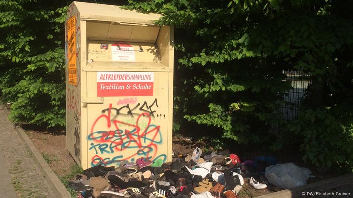 Clothes collection bin (DW/Elizabeth Greiner)
