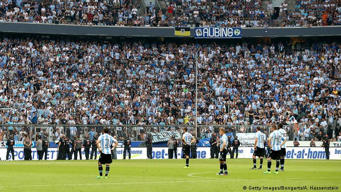 Former Bundesliga Champions 1860 Munich Relegated To Third Division Sports German Football And Major International Sports News Dw 30 05 17