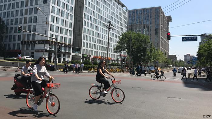 China Peking Rückkehr der Fahrräder in Chinas Metropolen (DW)