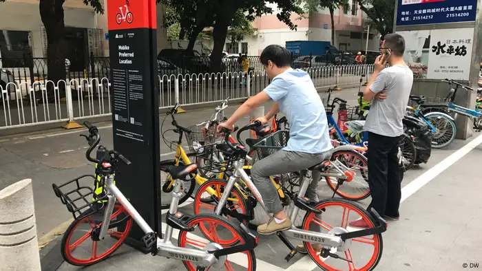 China Shenzhen Rückkehr der Fahrräder in Chinas Metropolen (DW)