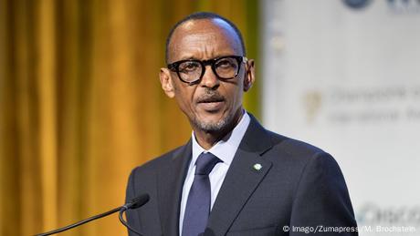 Paul Kagame im dunklen Anzug bei einer Rede (Imago/Zumapress/M. Brochstein)