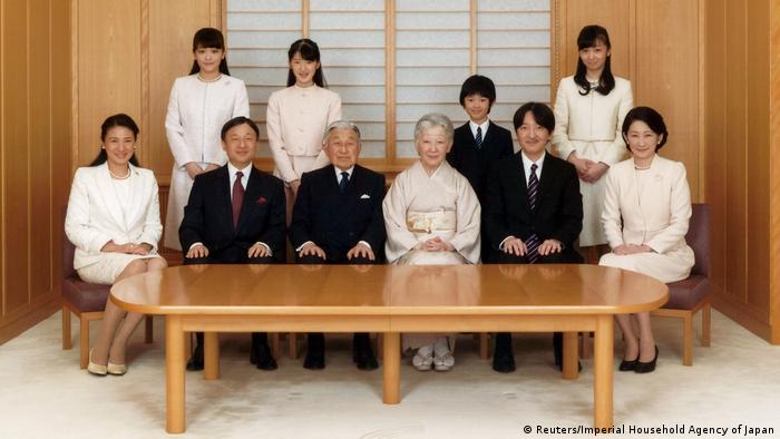 Снимка на императорското семейство от 2016 година