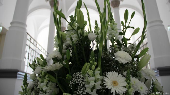 Bouquet of flowers, Bouquet IX by Willem de Rooij, exhibition Produtkion Made in Germany Drei in Hanover (DW/S. Dege)