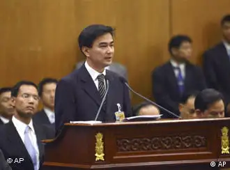 泰国新总理阿批实周二发表就职演说