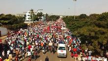 
Bildbeschreibung: UNITA, die größte Oppositionspartei in Angola, hat eine Demonstration organisiert. UNITA kritisiert die Organisation der Wahlen, in August.
Fotograf: Pedro Borralho (DW)
Wann wurde das Bild gemacht: 03.06.2017
Wo wurde das Bild aufgenommen: Luanda, Angola
