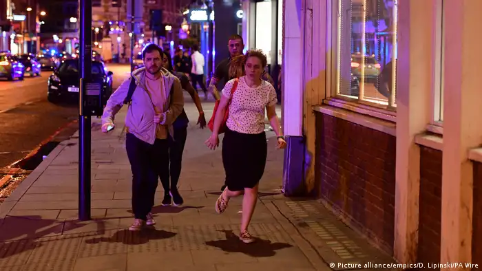 England Vorfall auf der London Bridge Mehrere Fußgänger angefahren (Picture alliance/empics/D. Lipinski/PA Wire)
