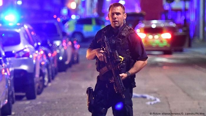 England Vorfall auf der London Bridge Mehrere Fußgänger angefahren (Picture alliance/empics/D. Lipinski/PA Wire)