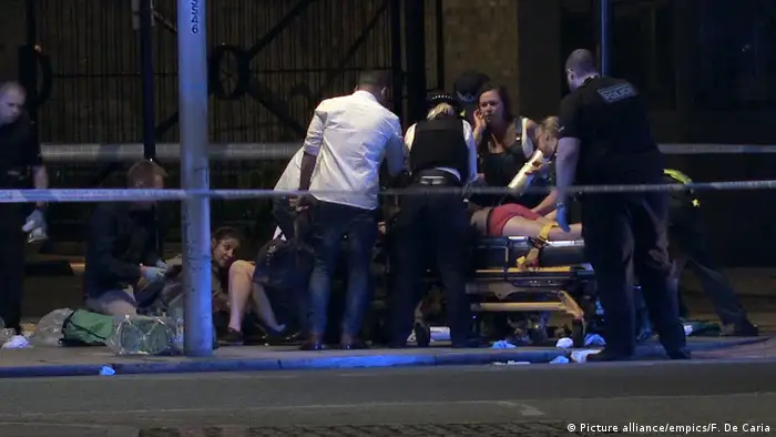 England Vorfall auf der London Bridge Mehrere Fußgänger angefahren (Picture alliance/empics/F. De Caria)