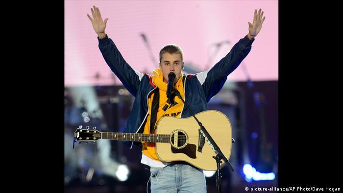 One love Manchester Justin Bieber (picture-alliance/AP Photo/Dave Hogan) One love Manchester Justin Bieber (picture-alliance/AP Photo/Dave Hogan)