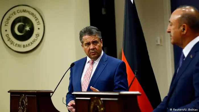 Ankara Bundesaußenminister Sigmar Gabriel SPD trifft den Außenminister der Republik Türkei Mevluet Cavusoglu (Reuters/U. Bektas)