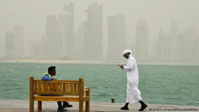 Katar - Doha Skyline im Sandsturm