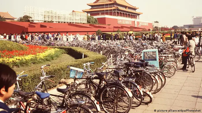 China Peking Fahrräder in den 80ern (picture-alliance/dpa/Photoshot)