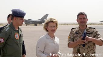 Von der Leyen in Jordanien (picture alliance/dpa/Bundeswehr)