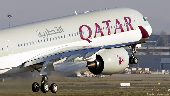 Katar Doha Qatar Airlines beim Start (picture-alliance/dpa)