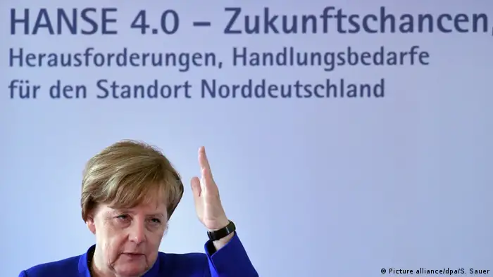 IHK Nord mit Bundeskanzlerin Angela Merkel (Picture alliance/dpa/S. Sauer)