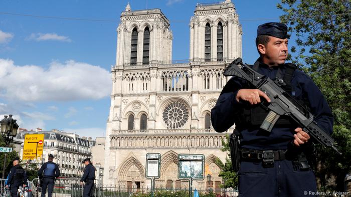 Frankreich Notre Dame de Paris nach Angriff auf Polizisten (Reuters/P. Wojazer)